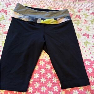 Lululemon pedal pushers bike shorts knee length reversible-Size 4